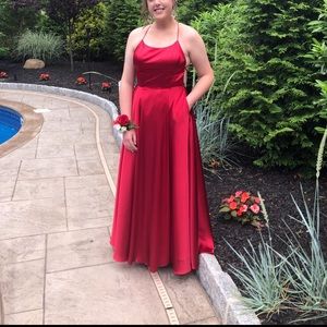 Beautiful red dress. Size 12:14